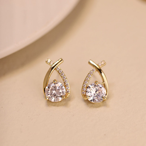 Shimmering Gold Plated Earrings: Stunning Minimalist Design - Picture 3 of 6